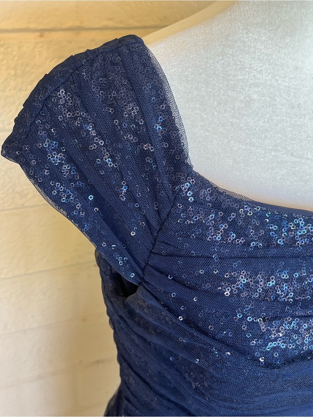 Ralph Lauren Sequin Dress w/ ruched tulle overlay. Cape sleeves. Navy blue. 6-8 - Picture 7 of 16